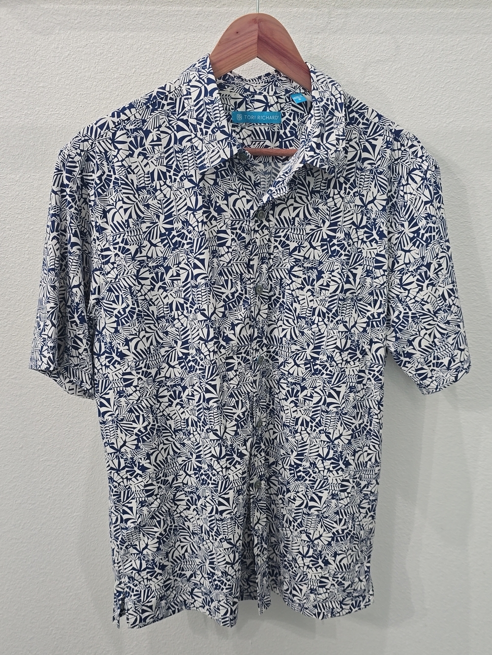 Tori Richard Navy and White Hawaii Tropical Print Short Sleeve Shirt